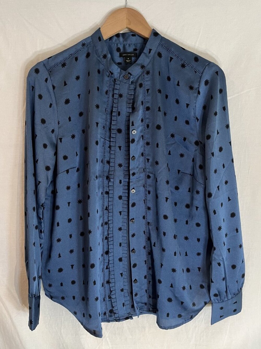 Ann Taylor Women's Blue Long Sleeve Button Down Shirt Sz M